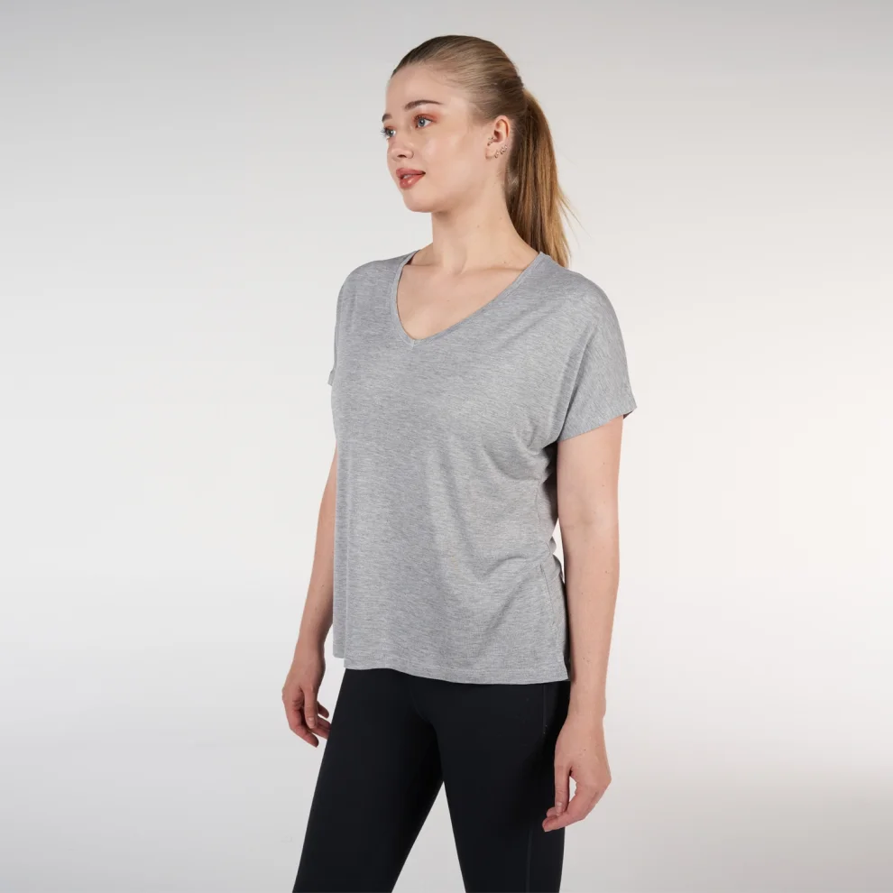 WeWon Style - V-Neck T-shirt