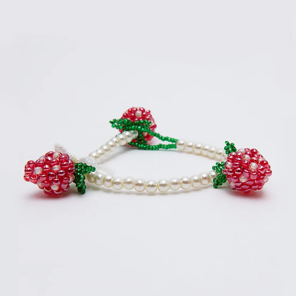 Ava Villain Strawberry Bracelet hipicon