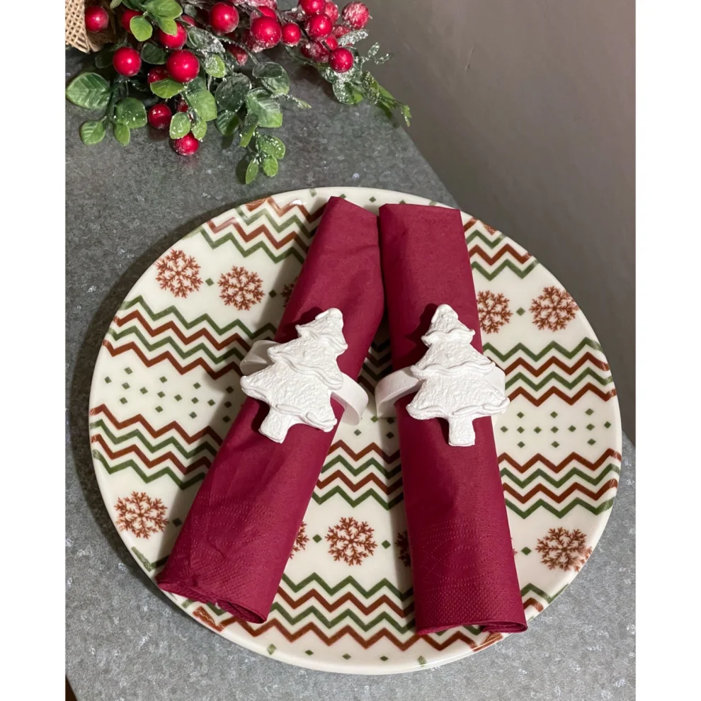 Candu Things - Set Of 4 Christmas Tree Shaped Concrete Napkin Rings