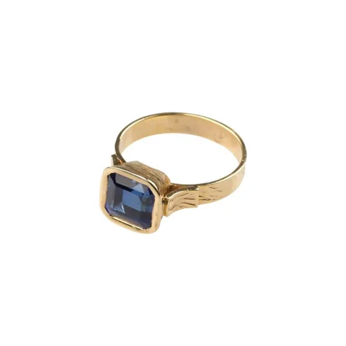 Monapetra - Square Sapphire Ring