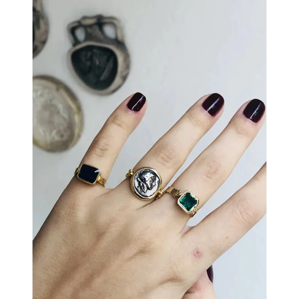 Monapetra - Square Emerald Ring