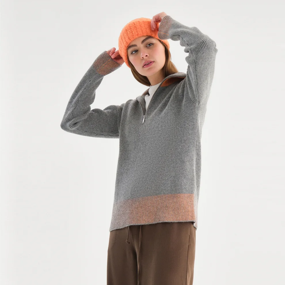 House of Ika - Alpaca Double-color Zip Sweater