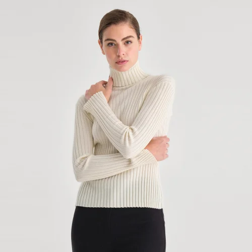 House of Ika - Merino Wool Extrafine Turtle Neck Sweater