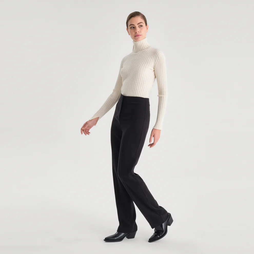 House of IKA - Tencel Straight-leg Pants