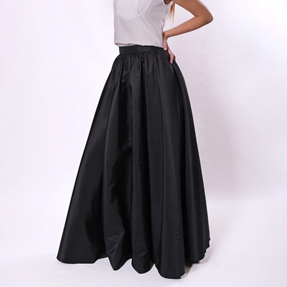 Black maxi outlet skirt 40