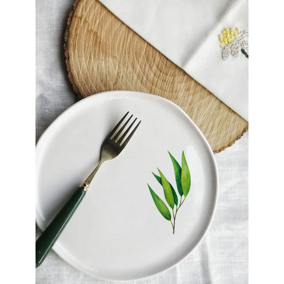 Fusska Handmade Ceramics - Leaf Plate - Il