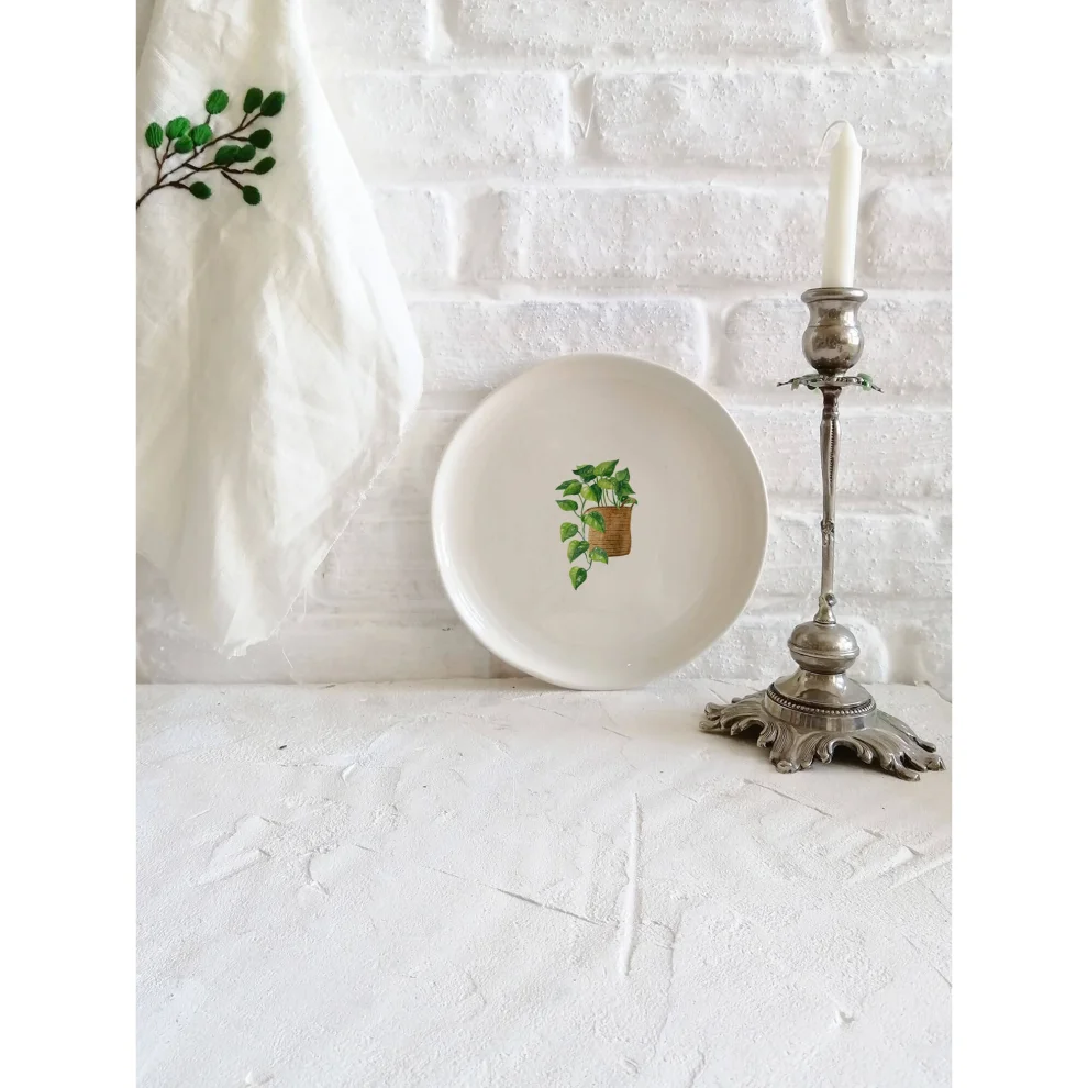 Fusska Handmade Ceramics - Leaf Plate - Ill