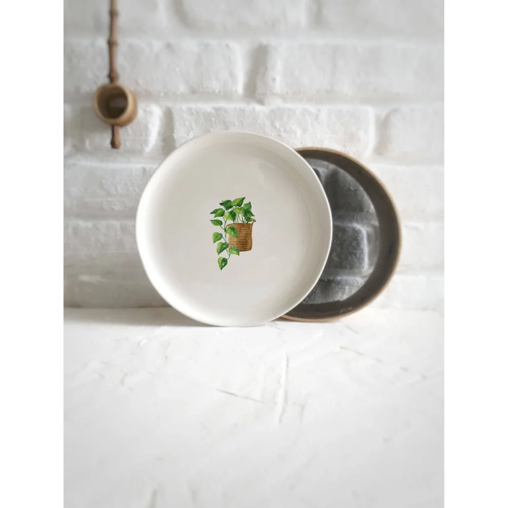 Fusska Handmade Ceramics - Leaf Plate - Ill
