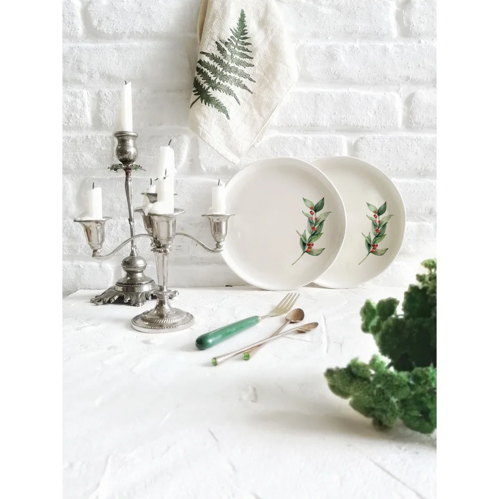Fusska Handmade Ceramics - Leaf Plate - V