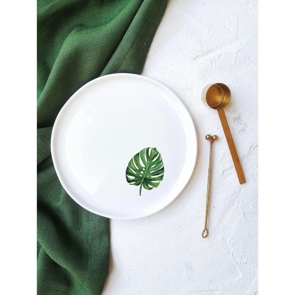 Fusska Handmade Ceramics - Leaf Plate - Vl