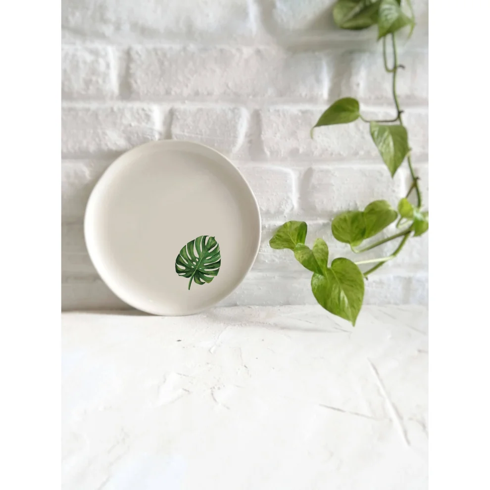 Fusska Handmade Ceramics - Leaf Plate - Vl