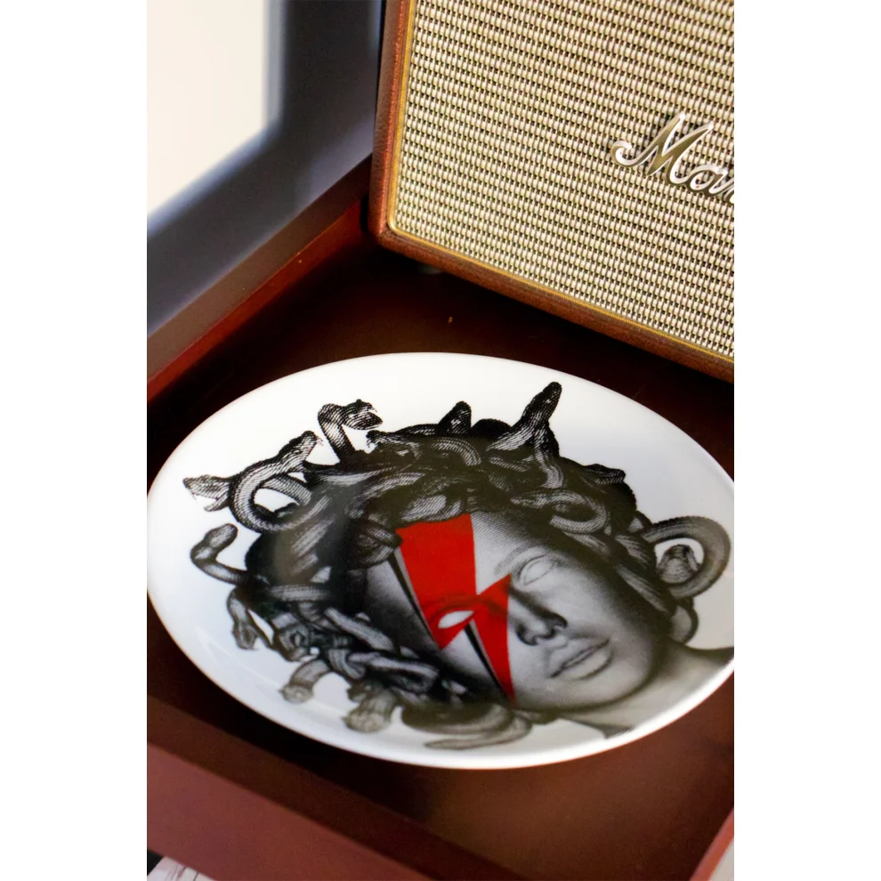 Gorgo Iruka - Decorative Plate #02 Medusa Is Beautiful Now