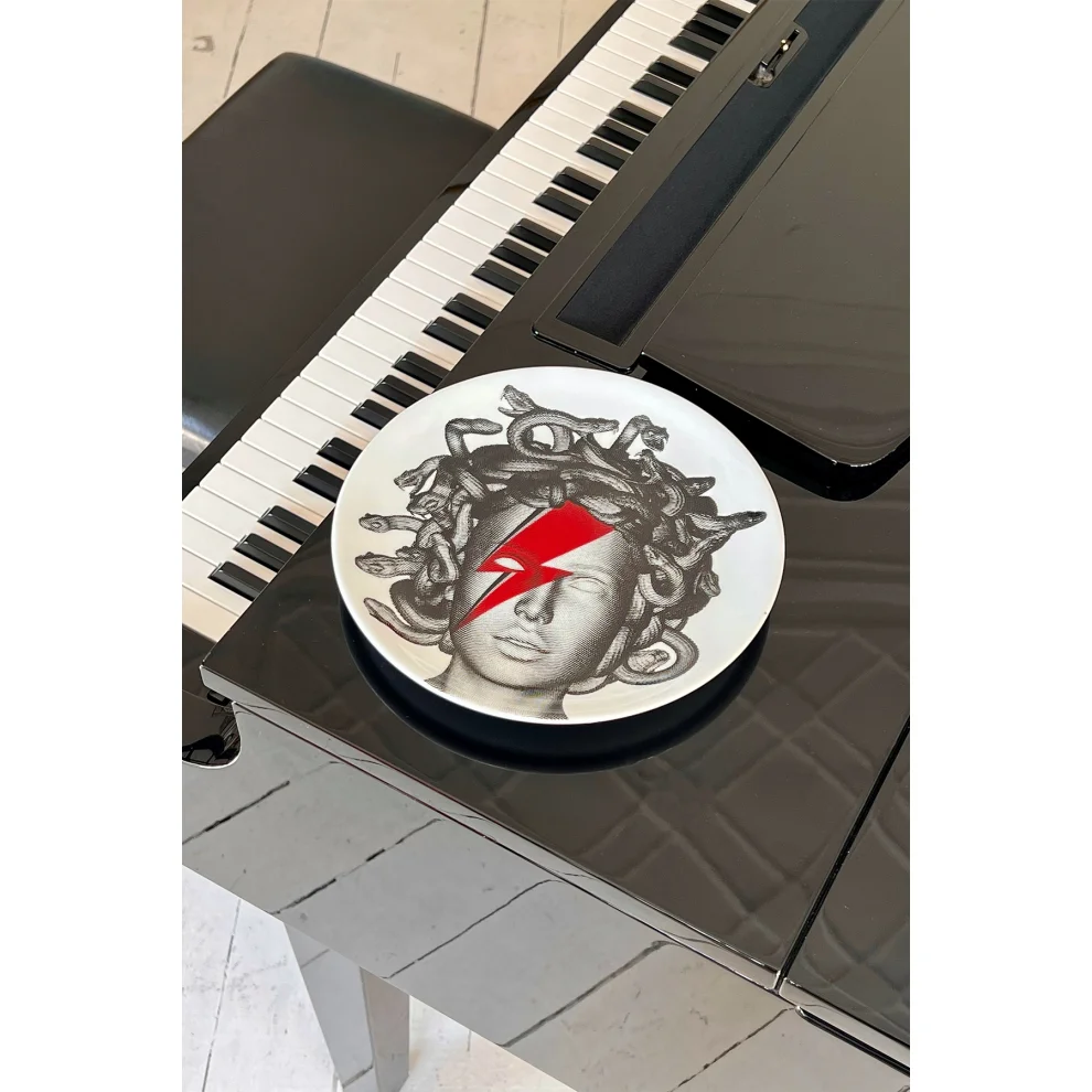 Gorgo Iruka - Decorative Plate #02 Medusa Is Beautiful Now