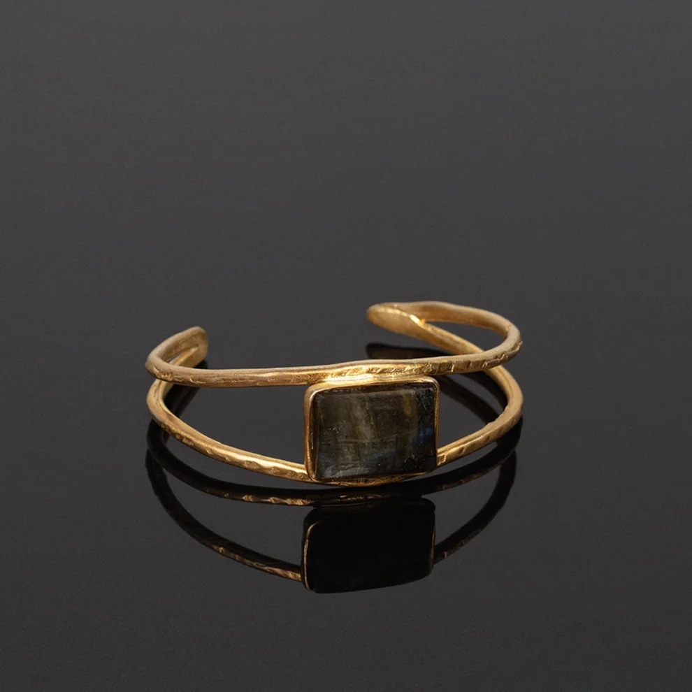 Studio Agna - Labradotit Bracelet In Gold
