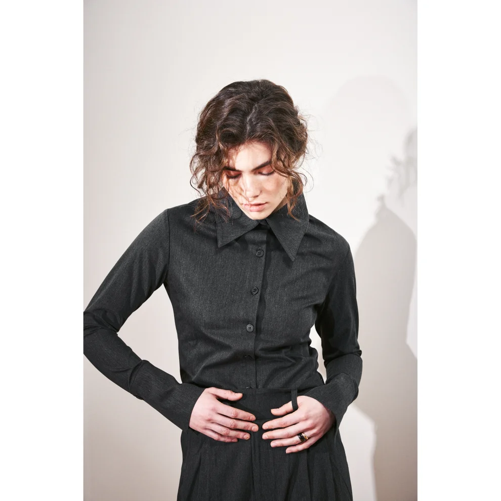 Agic - Pointed Collar Shirt