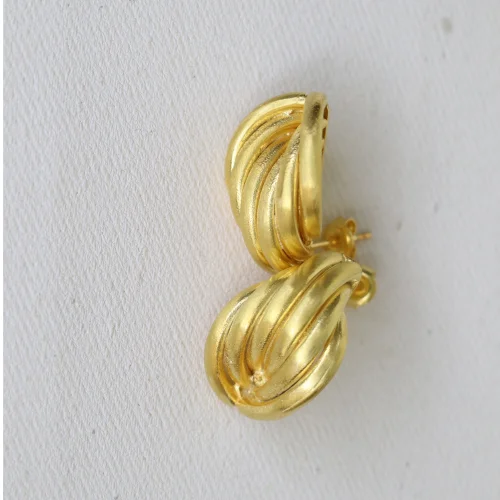 Studio Agna - Oyster Earring In Gold