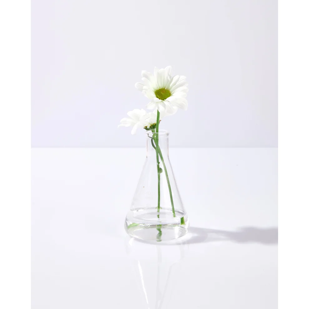 Pelcare Healthcare - Daisy Floral Mist Lavender + Chamomile Hydrosol