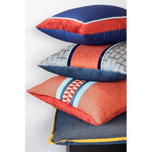 Boom Bastık - Velvet Bordered Pillow