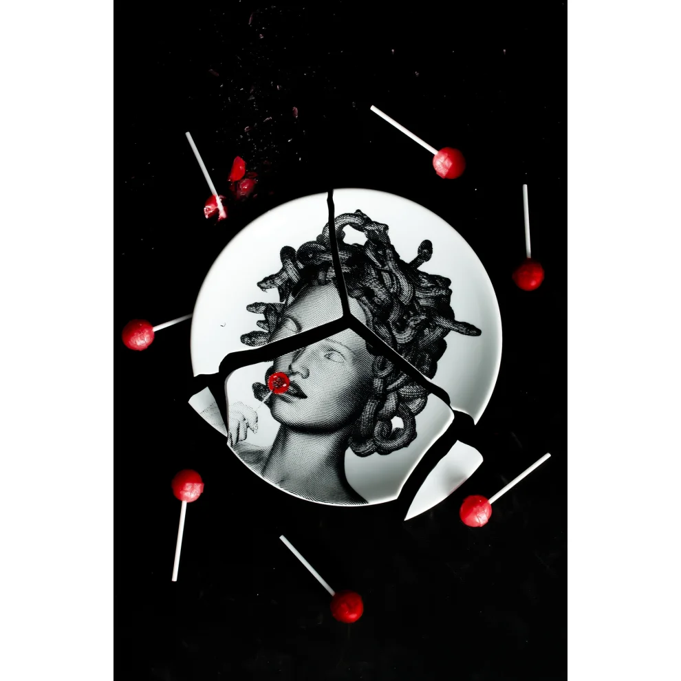 Gorgo Iruka - Dekoratif Tabak #05 Medusa Is Beautiful Now
