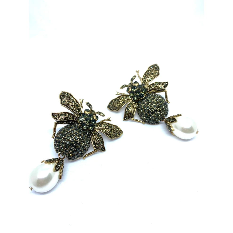 Bee pearl outlet earrings