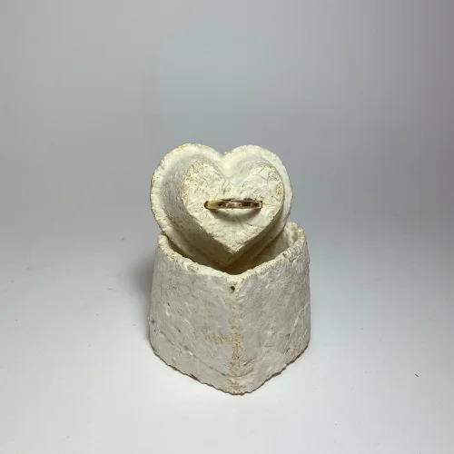 Hau Bio - Heart-shaped Ring Box