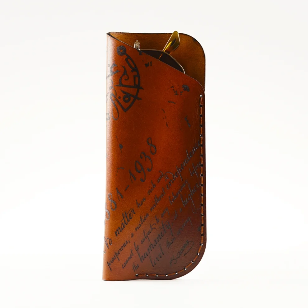 Gard and Co. - Ataturk Themed Minimal Thin Glasses Case