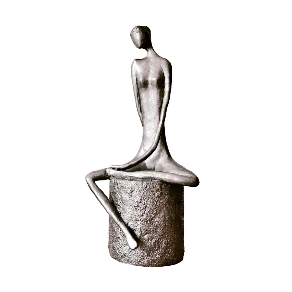 B'art Design - Sitting Woman Sculpture