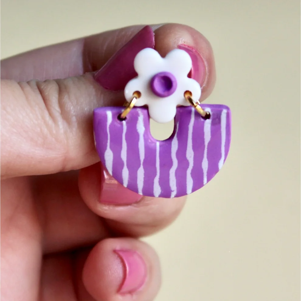 Daisy Lazy Creations - Purple Striped Daisy Earring