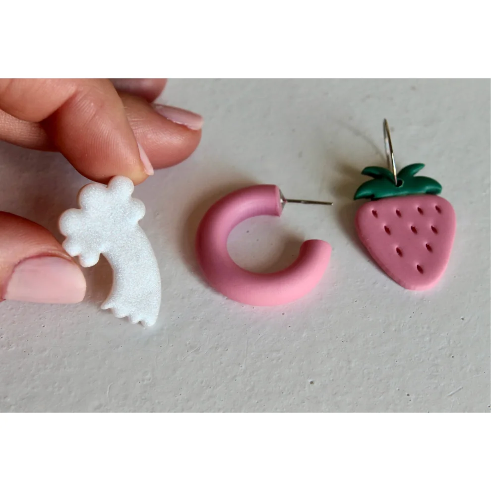 Daisy Lazy Creations - Strawberry Triple Earring Set
