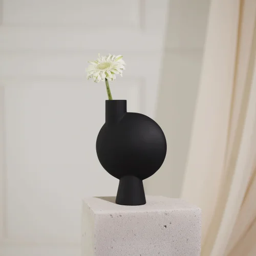 Halil Onat - Salver Black Vase