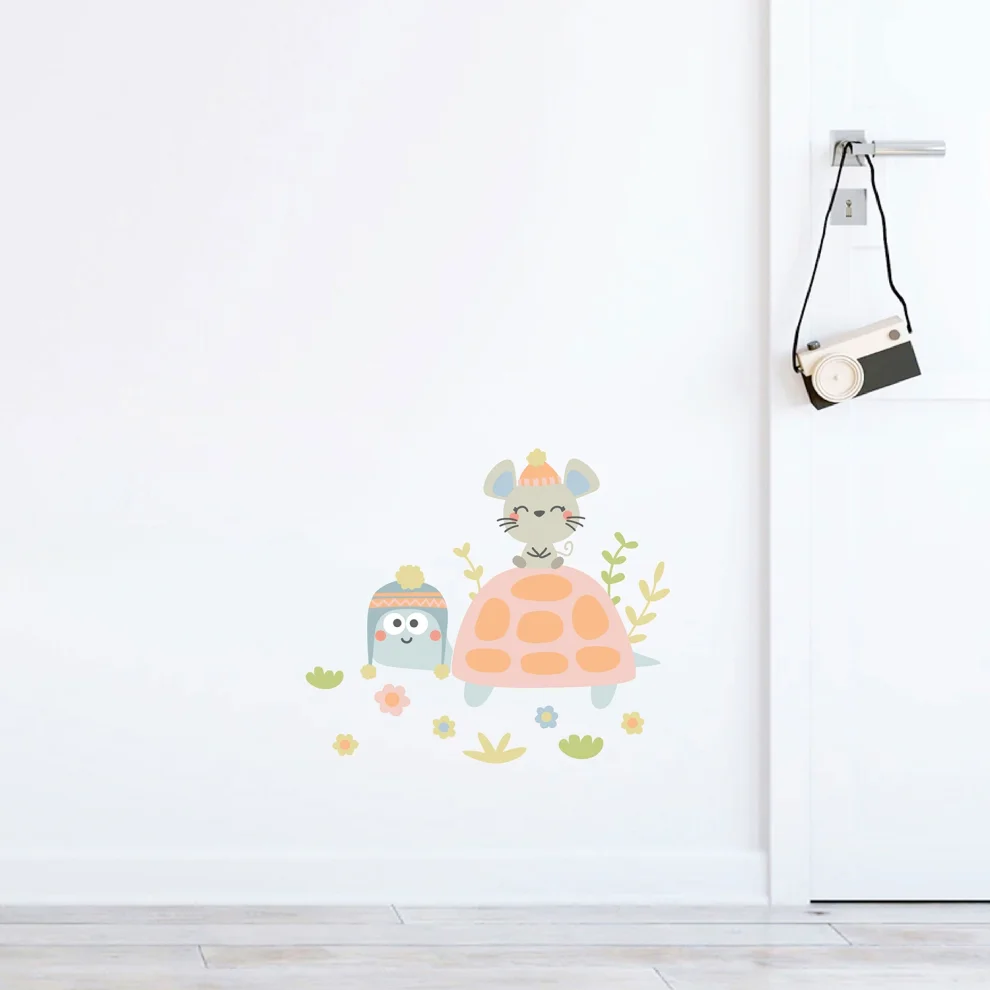 Jüppo - Mouse And Pink Tortoise Wall Sticker