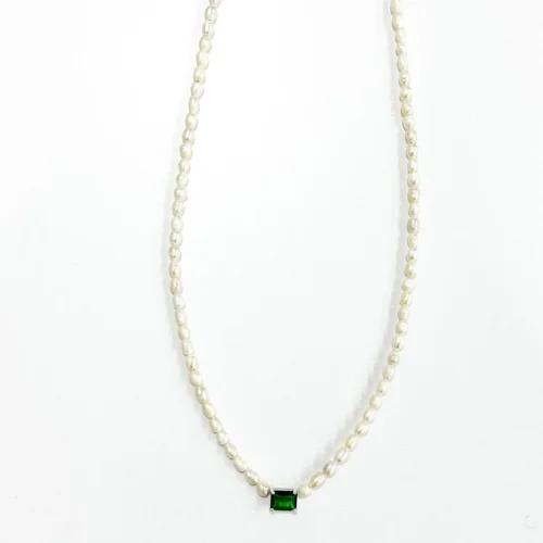 TwoGrazia - Emerald Detailed Pearl Necklace