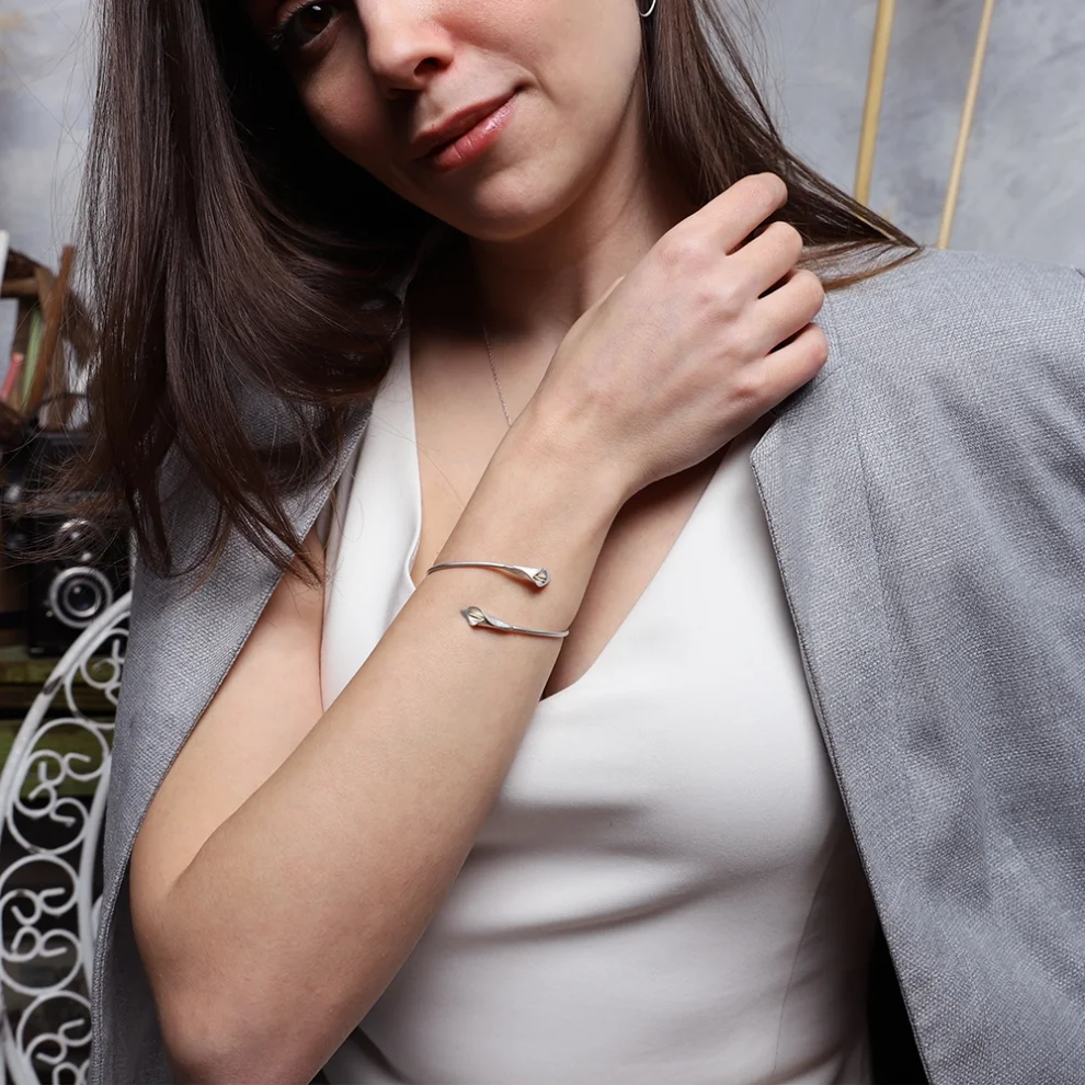 Ezra Baghaki Jewellery - White Calla Bracelet