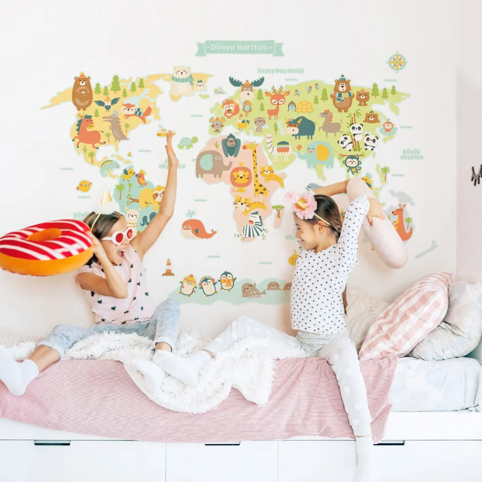 Jüppo - Animal Kingdom World Map Wall Sticker