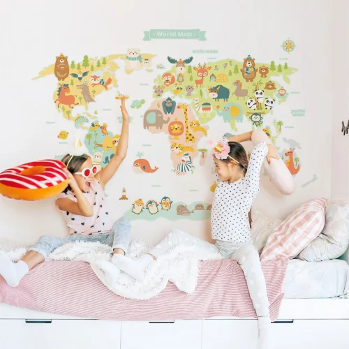 Jüppo - Animal Kingdom - English World Map Wall Sticker