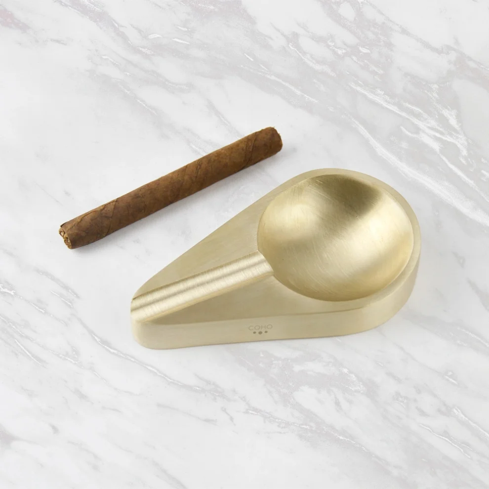 Coho Objet	 - Brazen Classy Brass Thin Cigar Ashtray