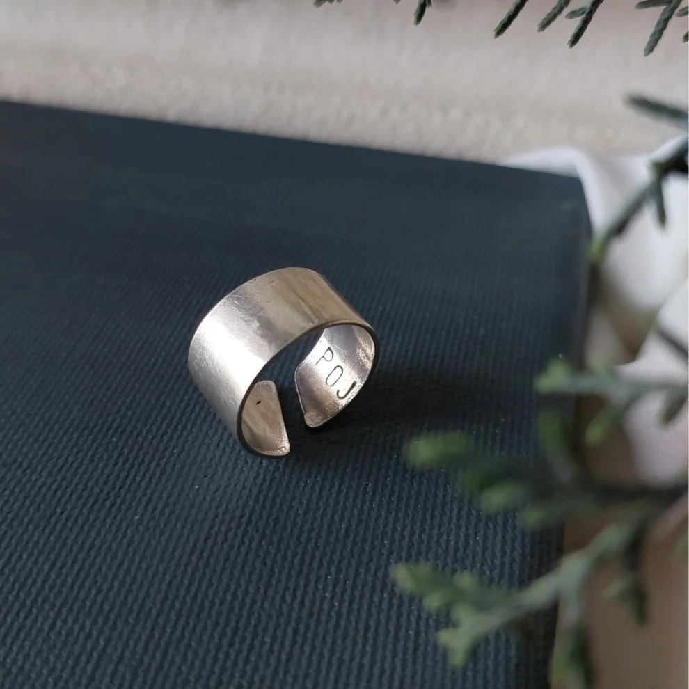 POJWoman by Pelin Özerson - In Between Silver Band Ring