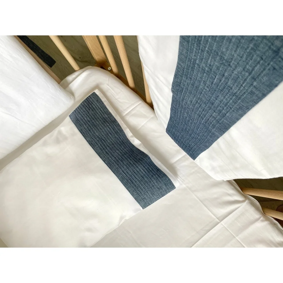 2 Stories - Striped Bedding Set