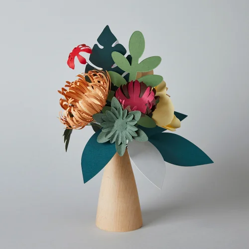 A Ne Hoş - Isla Bouquet With Wooden Vase