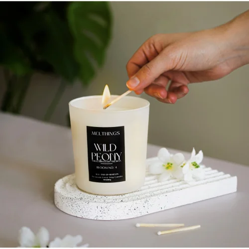 Melthings Candle Co - Wild Peony Candle