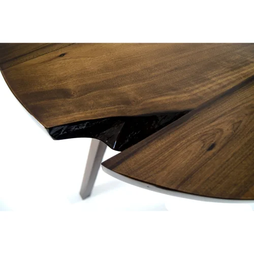 Baraka Concept - Galliba Walnut Tree Round Three -legged Table