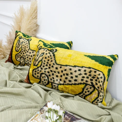 Soho Antiq - Linnae Handmade Ikat Leopard Figured Velvet Pillow