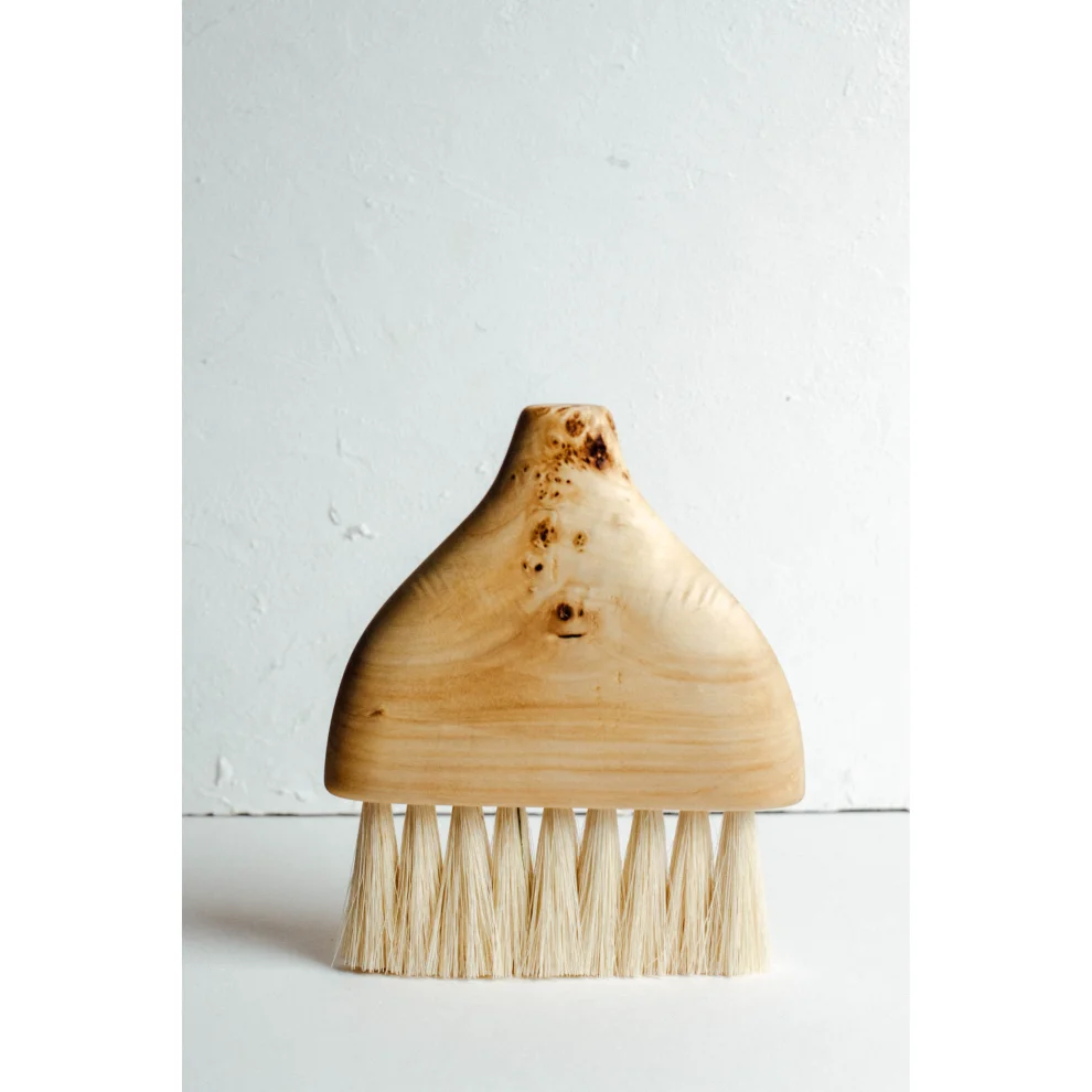 B8 Studio - Wooden Brush