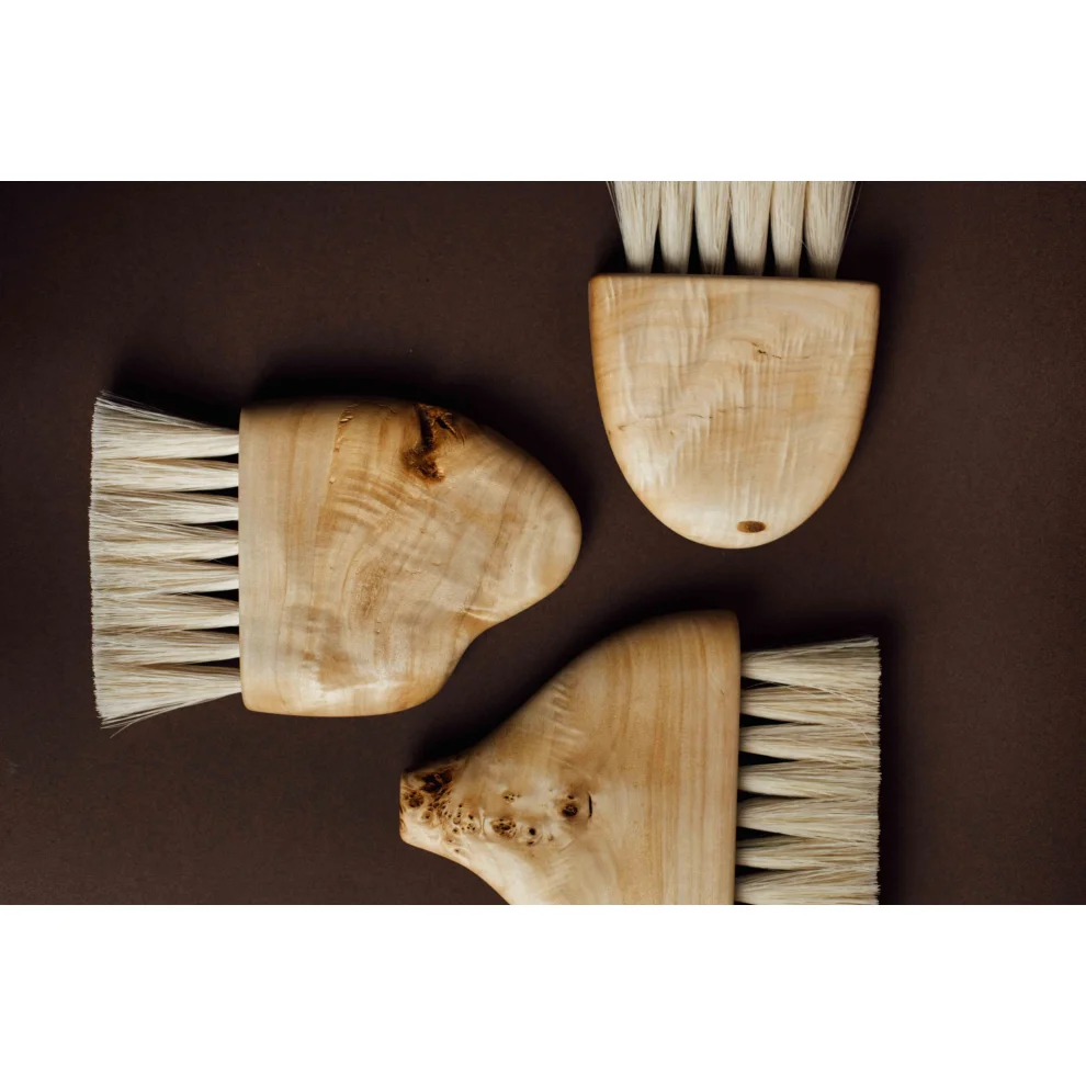 B8 Studio - Wooden Brush