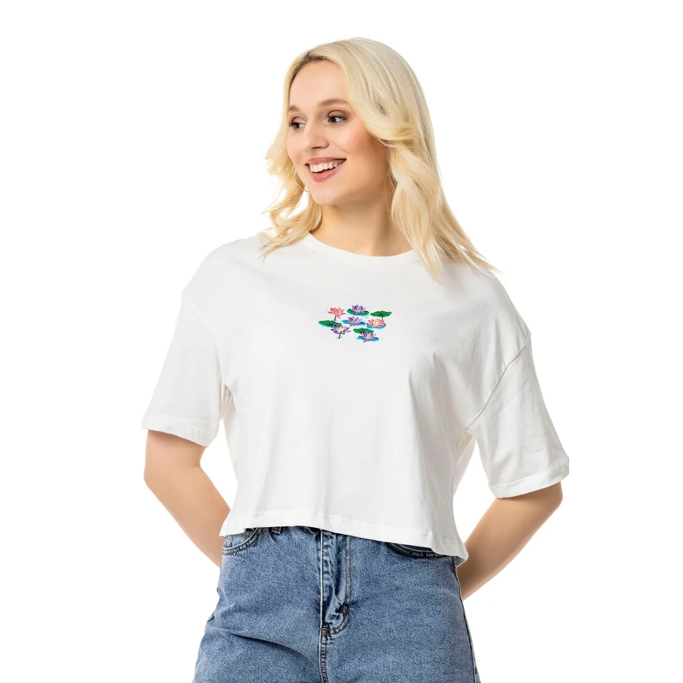 To's - Lotus Crop T-shirt