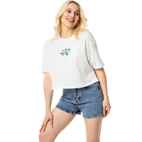 To's - Lotus Crop T-shirt