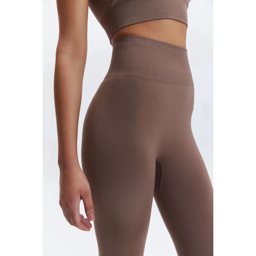 ARKET High-Waist Seamless Leggings in Beige