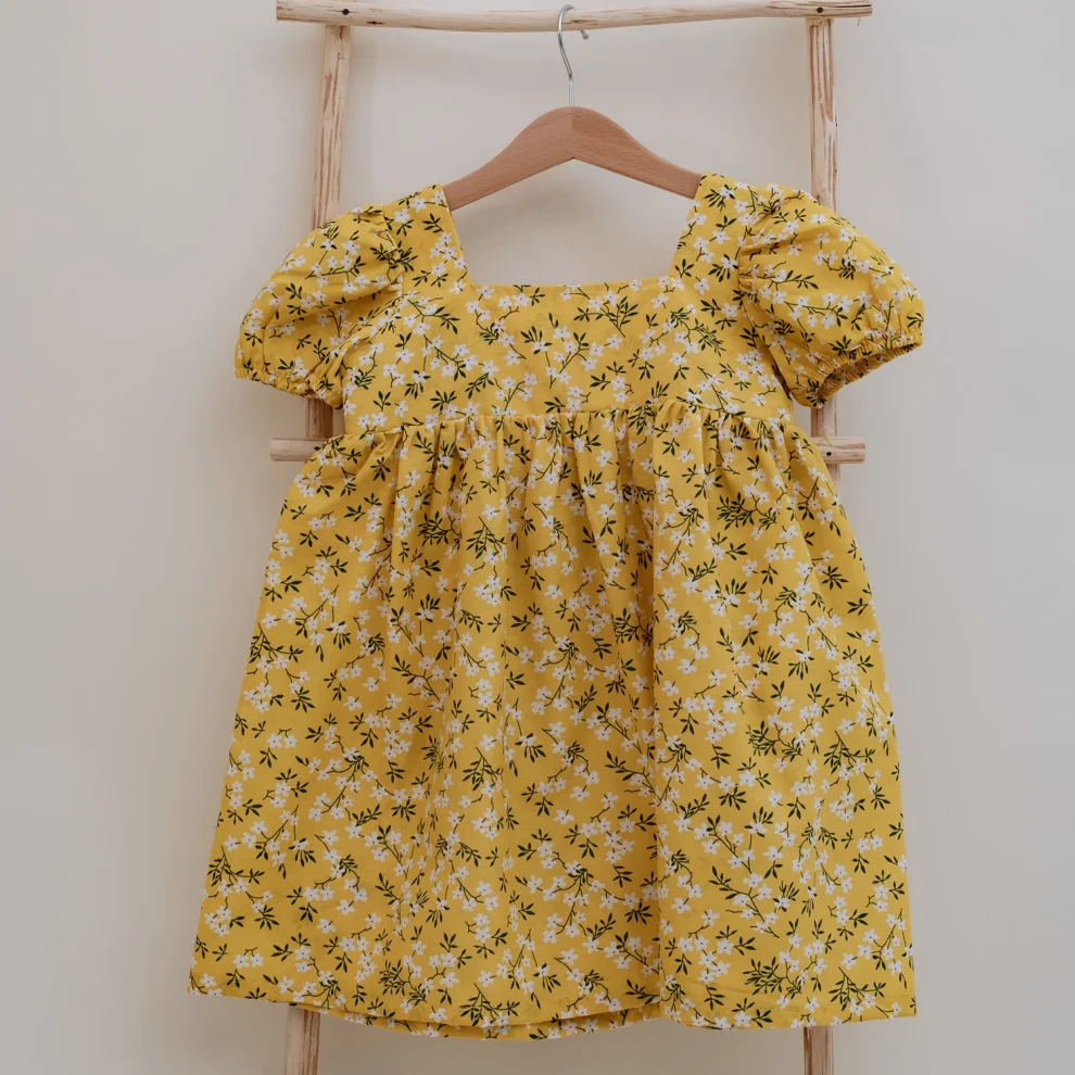 ilo + friends - Madelyne Dress Yellow-White Age 5-6 | hipicon