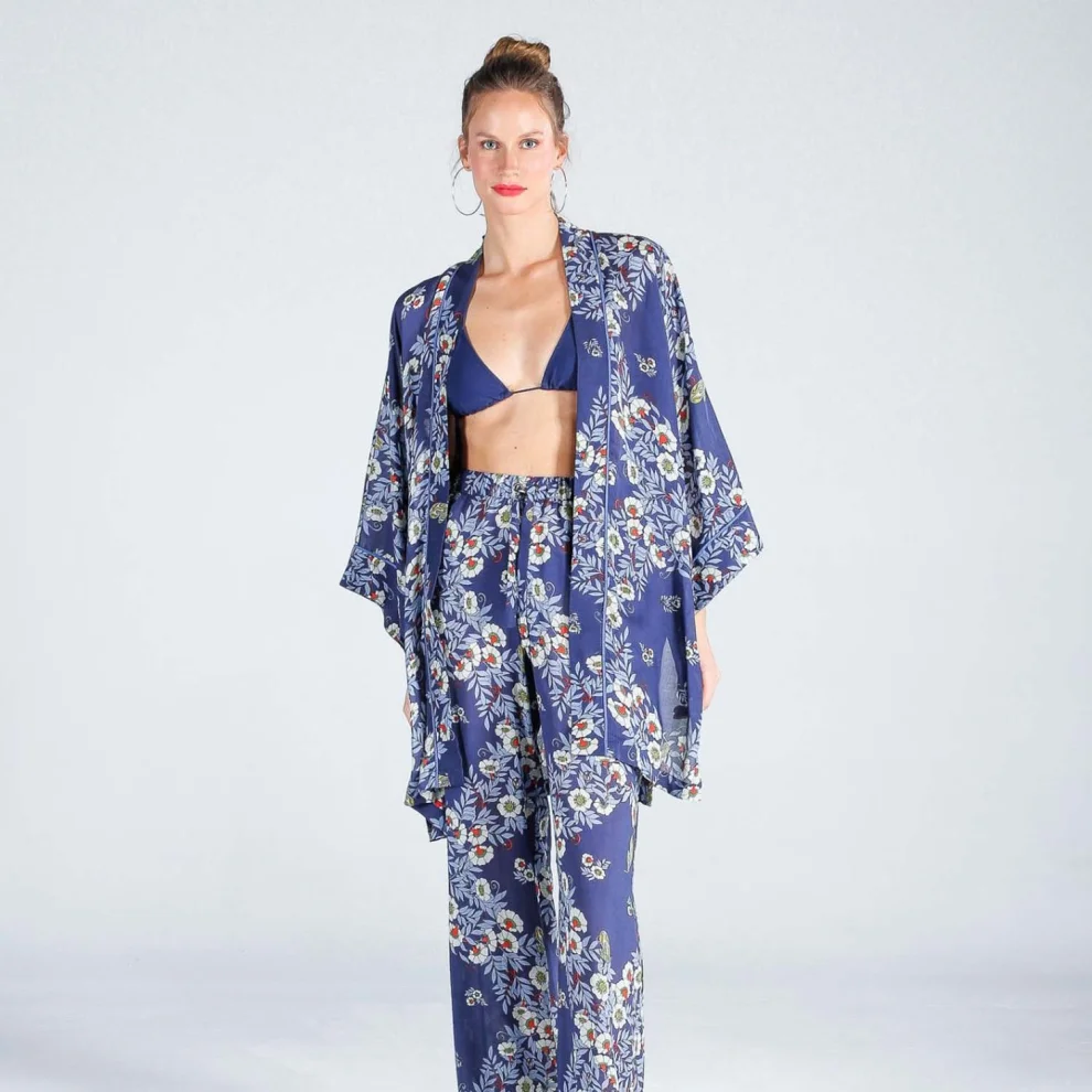 The Beach - Joy Flower Indigo Short Kimono