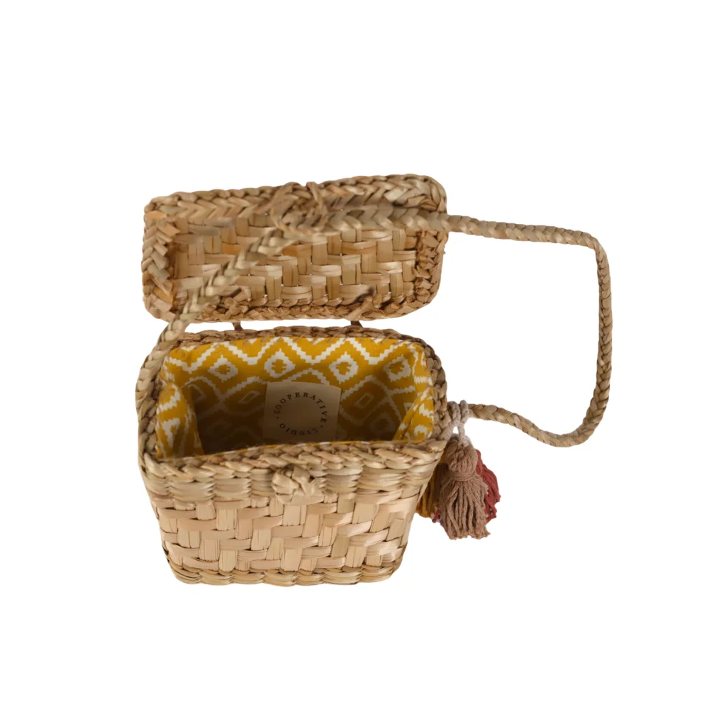 cooperative-studio-small-wicker-bag-hipicon